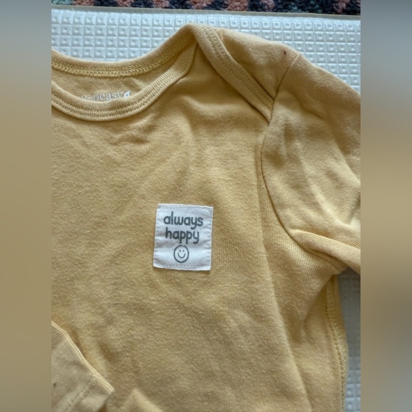 Easy Peasy|Baby girl mustard Yellow Long Sleeve Onesie and ditsy Floral leggings - Picture 2 of 6